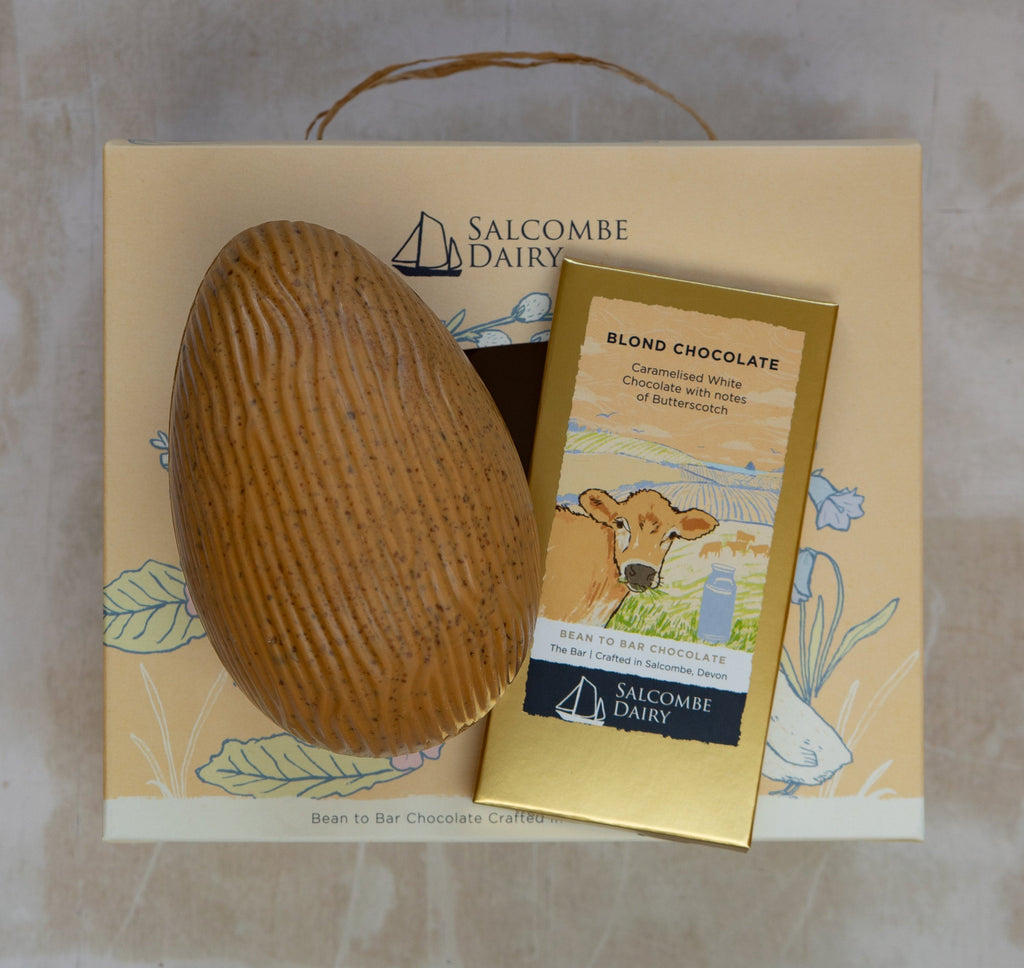 Blond Chocolate Easter Egg with Pepper Caramel