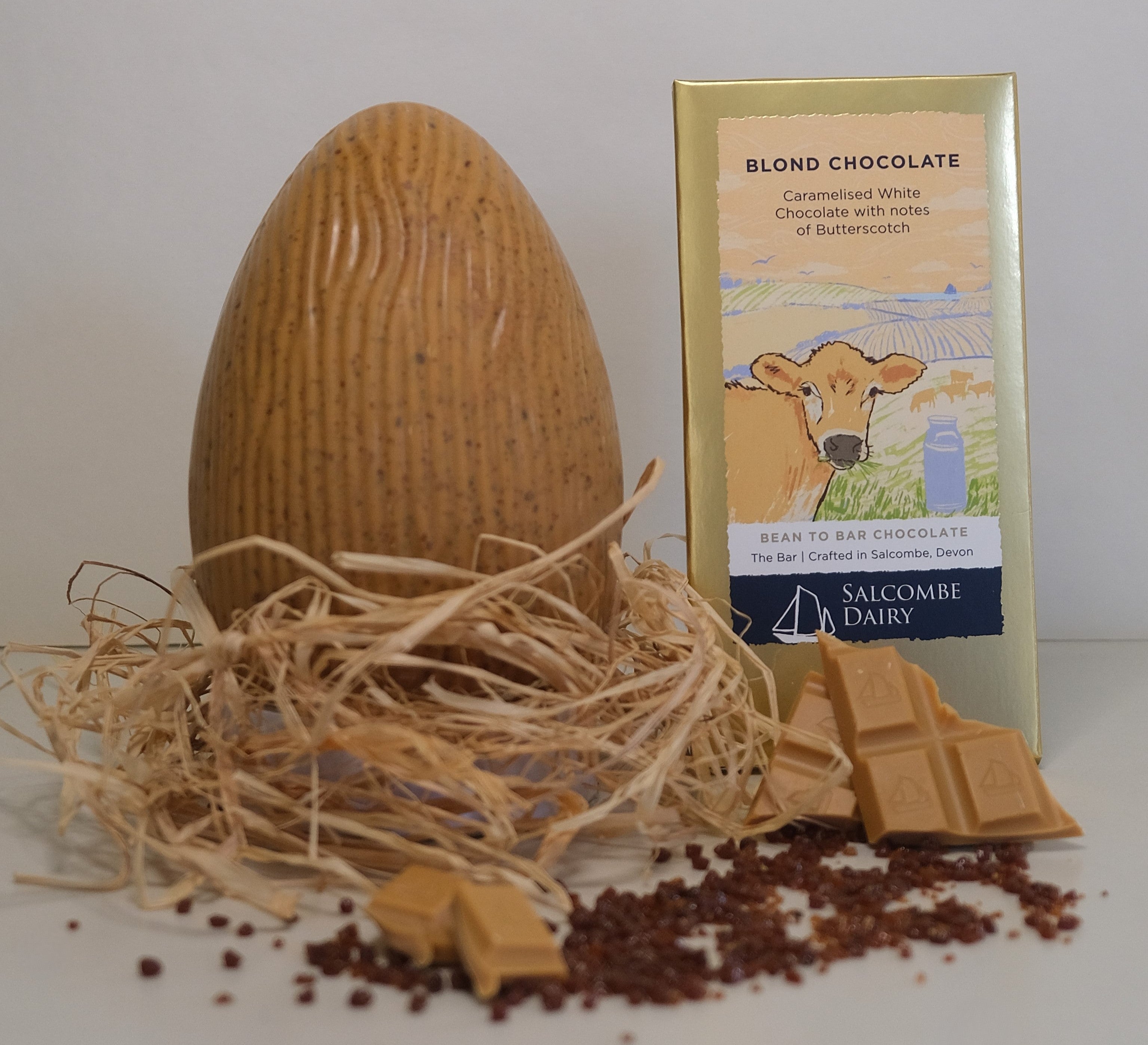 Blond Chocolate Easter Egg with Pepper Caramel